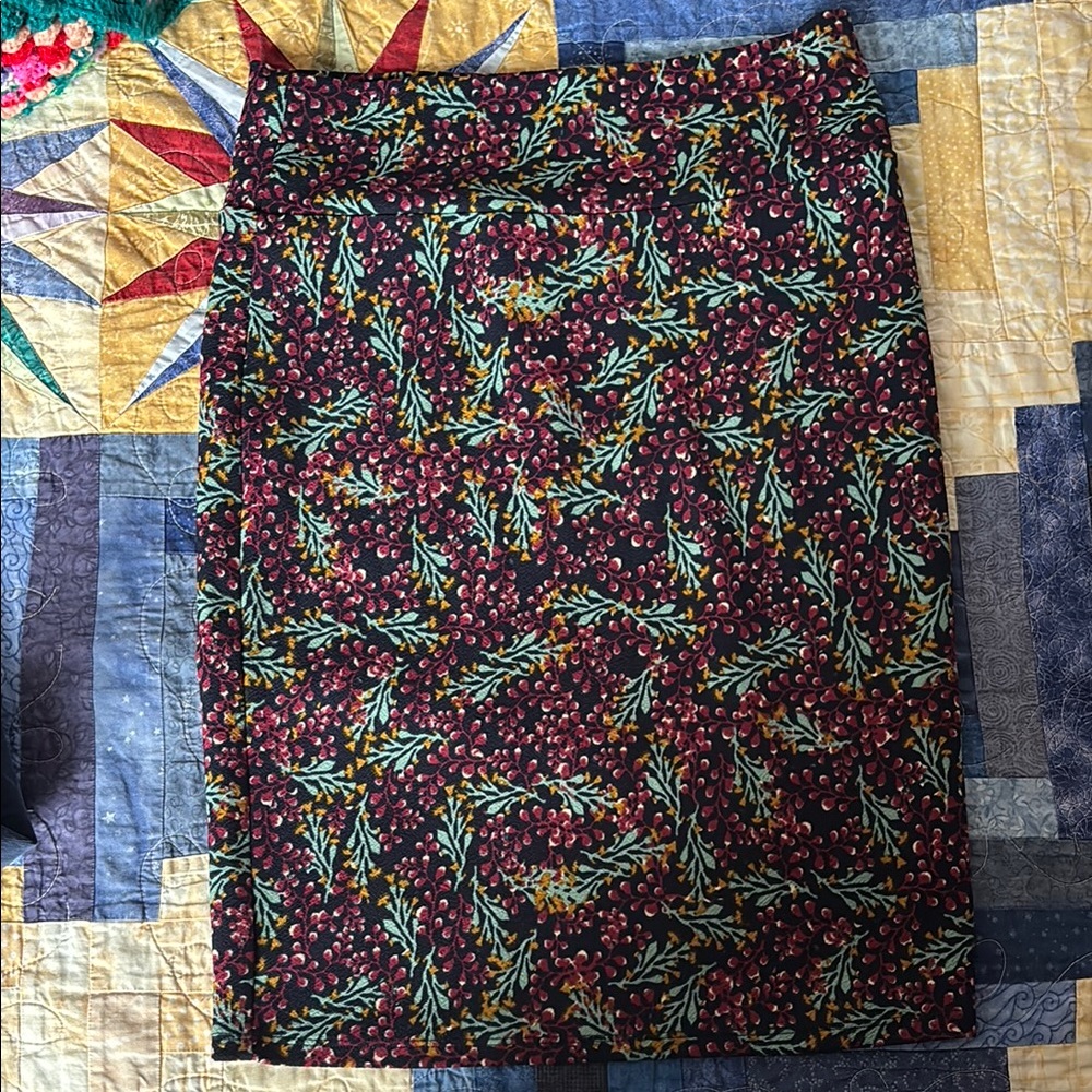 Red and Green Knee-Length Pencil Skirt for Casual Wear